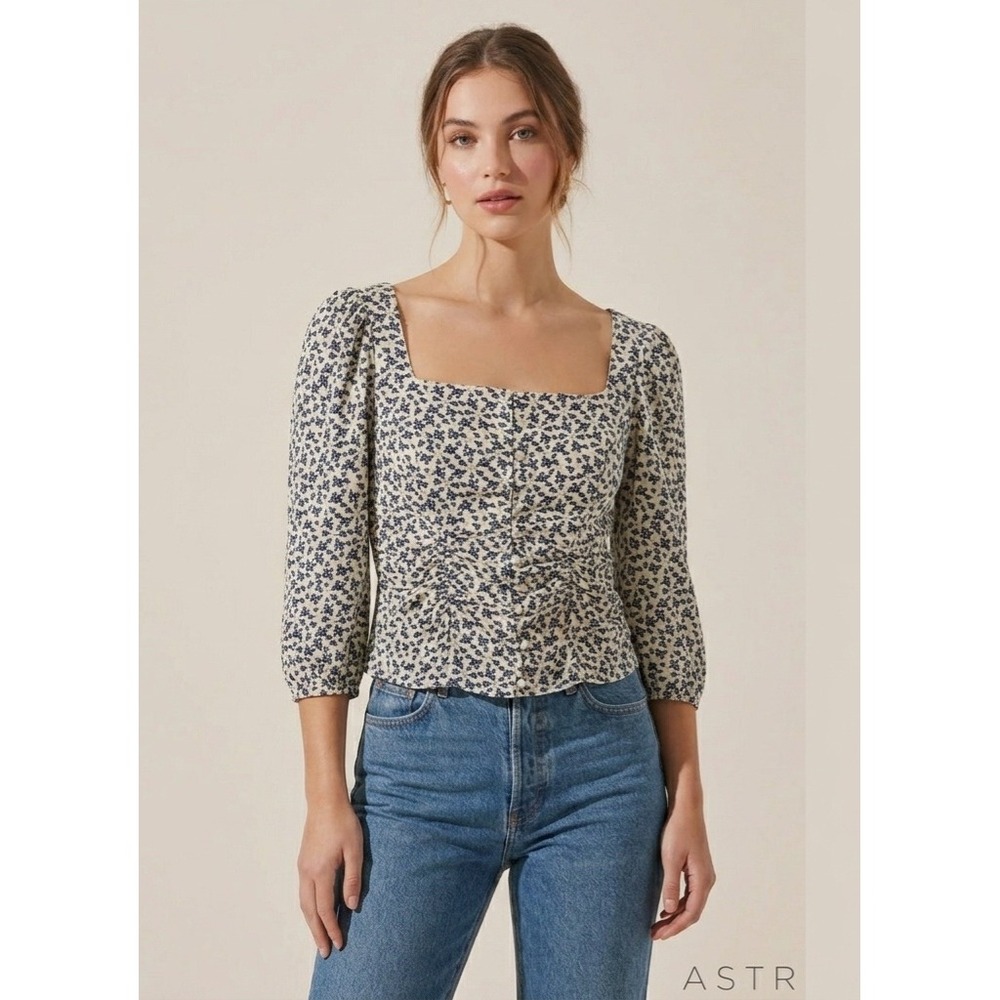 ASTR The Label Floral Blouse Womens Medium White‎ Black Ditsy Ruched Square Neck